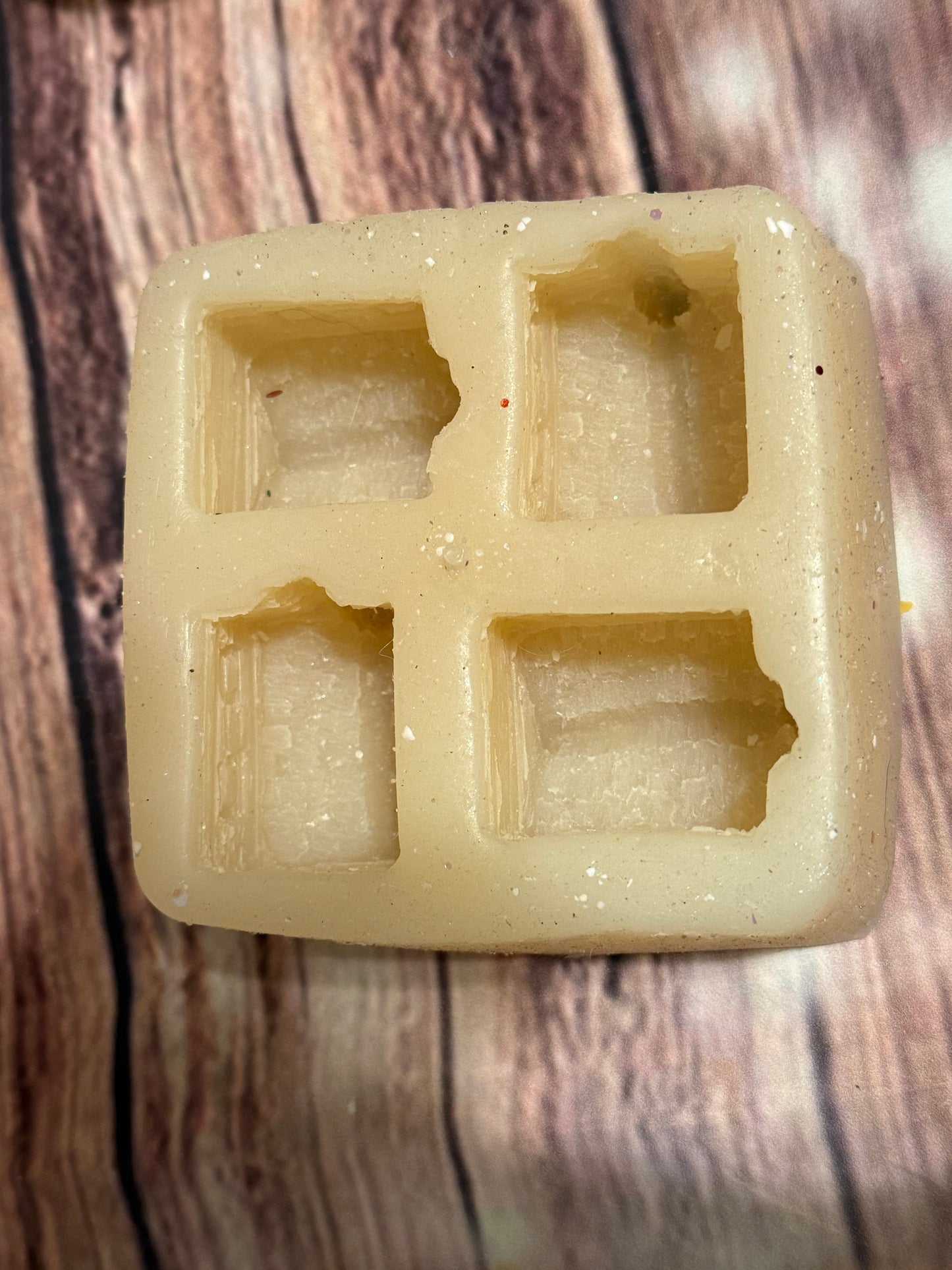 4 cavity small cabin mold