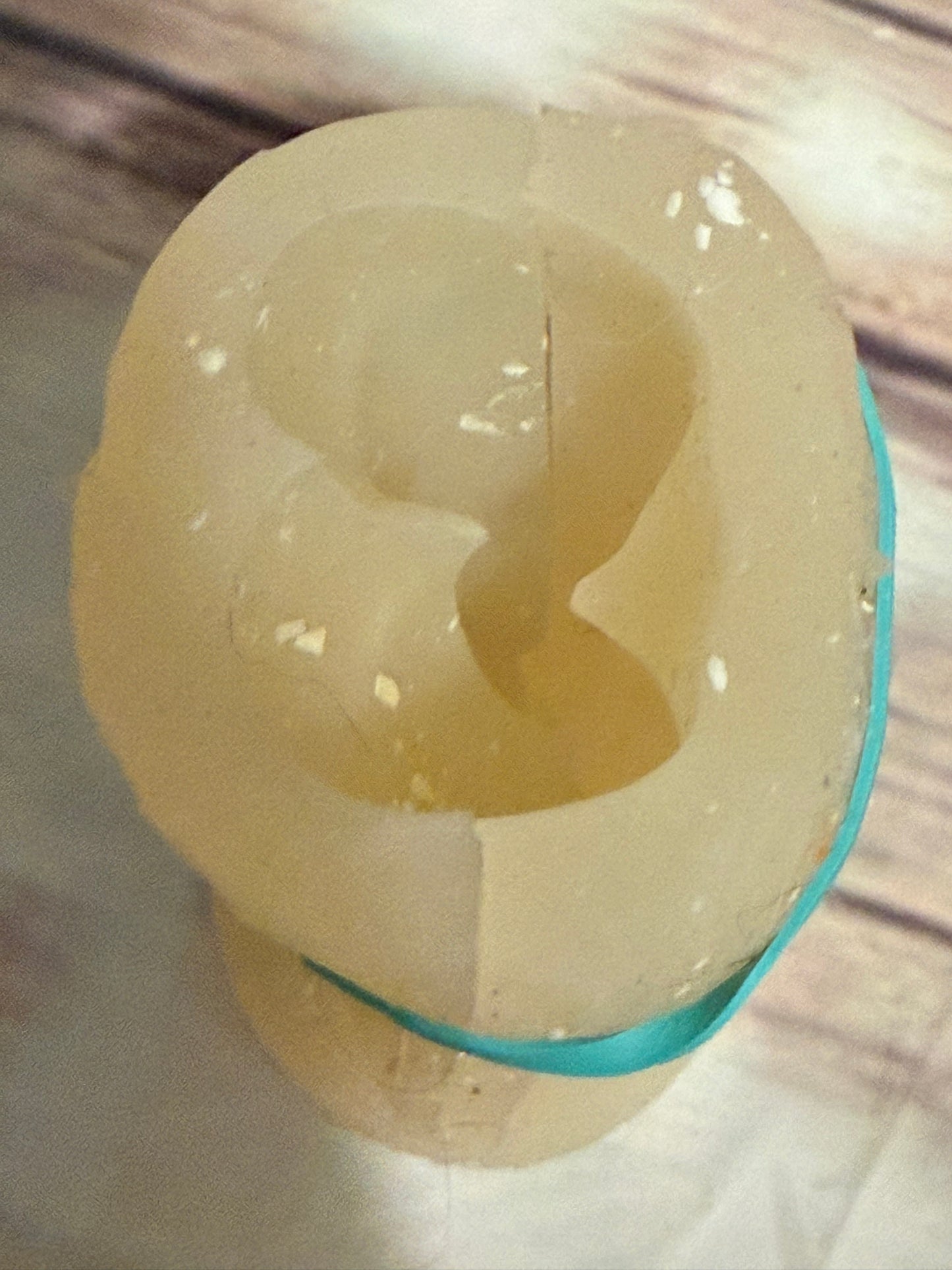 1 cavity skull in hands mold