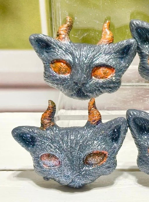 1 cavity cat with horns mold