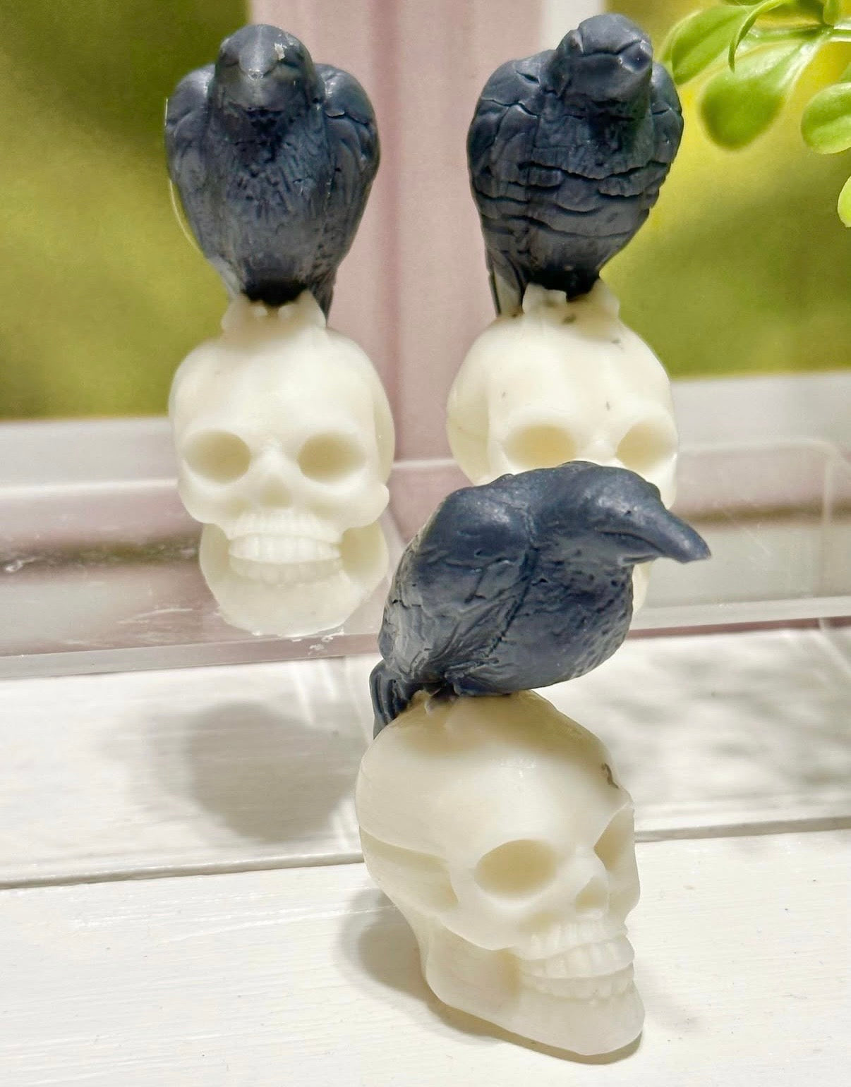1 cavity raven on skull mold