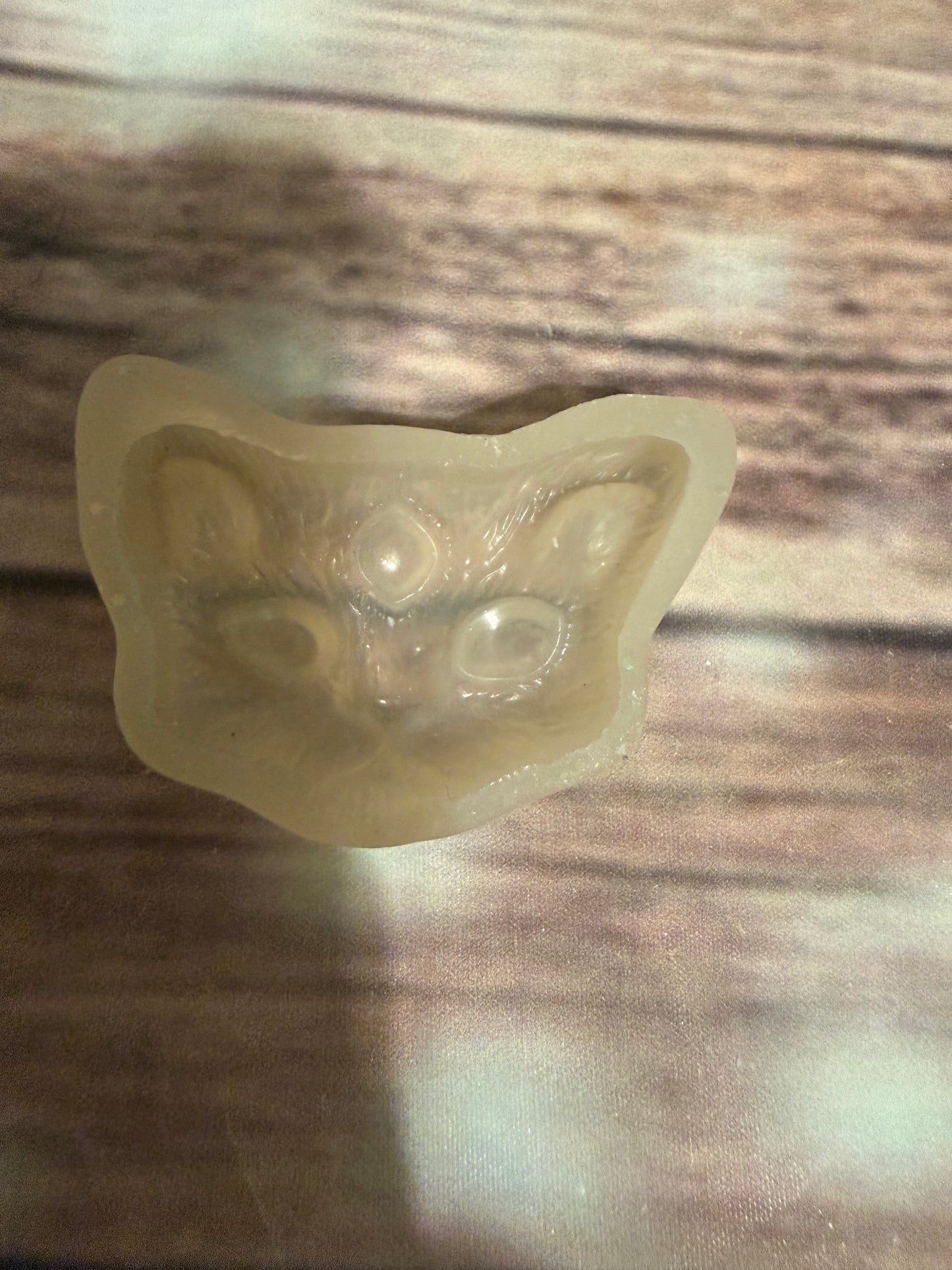 1 cavity cat with third eye mold