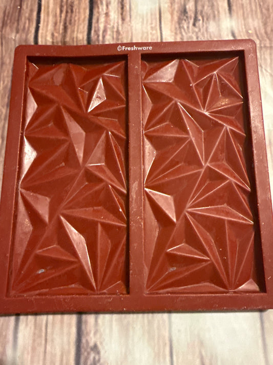 Two cavity faceted snap bar mold