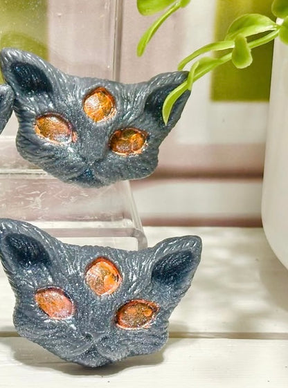 1 cavity cat with third eye mold