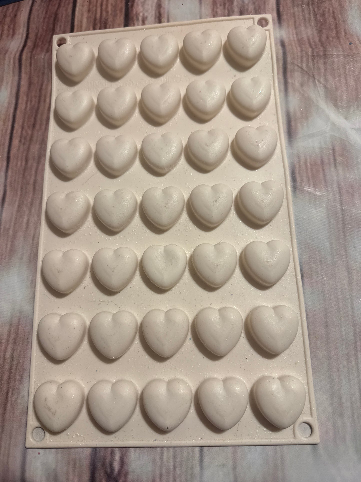 35 cavity small puffy heart mold