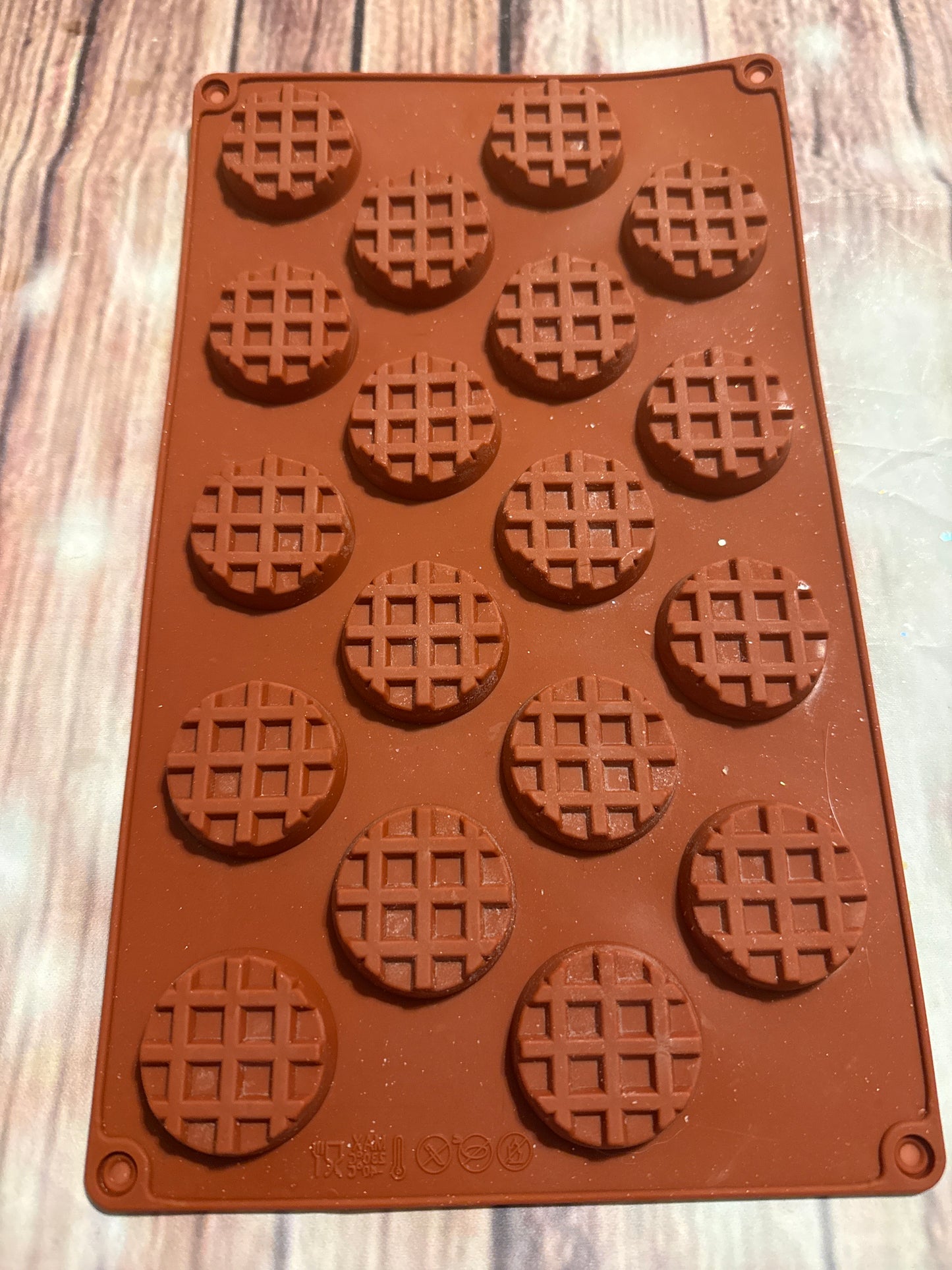 18 cavity round waffle mold