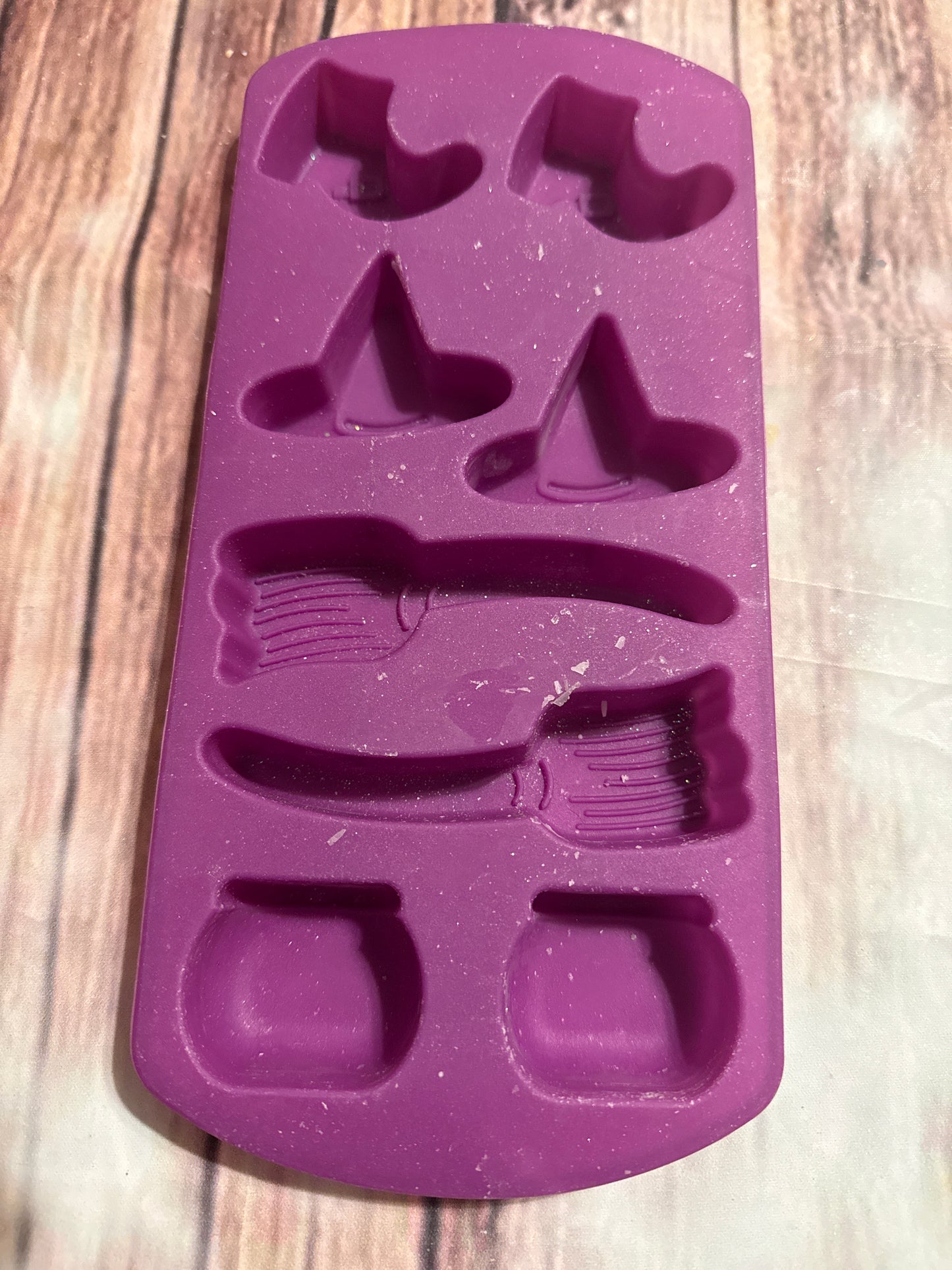 8 cavity witchy molds
