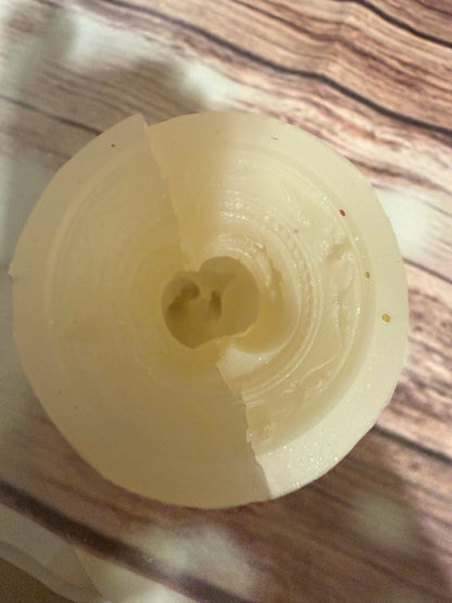 1 cavity hand holding heart mold